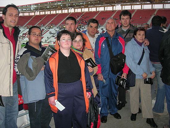 ALUMNOS DEL C. O. “JOSÉ MOYÁ” VISITARON EL ESTADIO NUEVA CONDOMINA PARA PRESENCIAR EL REAL MURCIA- CÁDIZ C.F., Foto 2