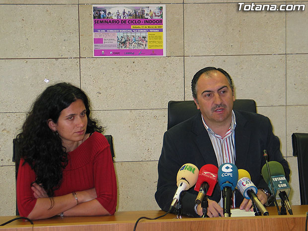 OFERTAN UN SEMINARIO DE CICLO-INDOOR PARA EL PRÓXIMO SÁBADO DÍA 31 DE MARZO EN EL GIMNASIO DEL CENTRO SOCIOCULTURAL “LA CÁRCEL”, Foto 1