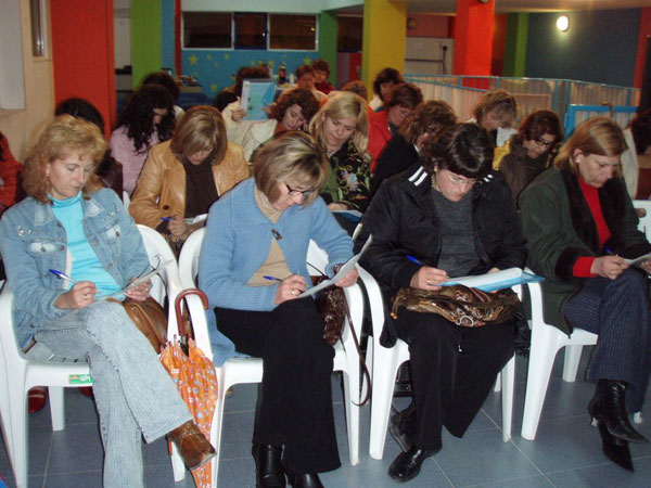 EL COLECTIVO EL CANDIL CLAUSURA EL TALLER DE PADRES Y MADRES A TRAVÉS DEL PROYECTO “NEXO: UNA NUEVA EXPERIENCIA DE APRENDIZAJE” CON GRAN ACOGIDA POR LAS FAMILIAS, Foto 2