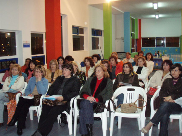 EL COLECTIVO EL CANDIL CLAUSURA EL TALLER DE PADRES Y MADRES A TRAVÉS DEL PROYECTO “NEXO: UNA NUEVA EXPERIENCIA DE APRENDIZAJE” CON GRAN ACOGIDA POR LAS FAMILIAS, Foto 3