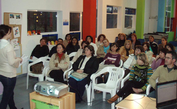 EL COLECTIVO EL CANDIL CLAUSURA EL TALLER DE PADRES Y MADRES A TRAVÉS DEL PROYECTO “NEXO: UNA NUEVA EXPERIENCIA DE APRENDIZAJE” CON GRAN ACOGIDA POR LAS FAMILIAS, Foto 4