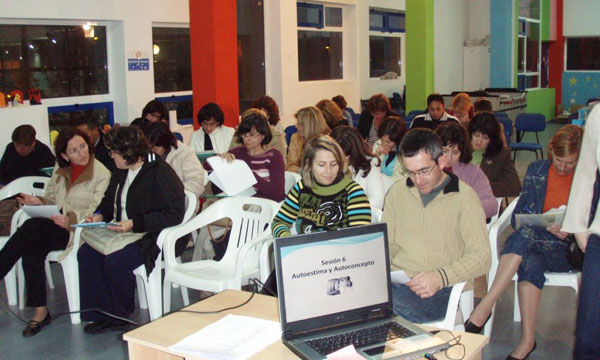 EL COLECTIVO EL CANDIL CLAUSURA EL TALLER DE PADRES Y MADRES A TRAVÉS DEL PROYECTO “NEXO: UNA NUEVA EXPERIENCIA DE APRENDIZAJE” CON GRAN ACOGIDA POR LAS FAMILIAS, Foto 5
