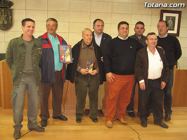 PRESENTAN LA CANDIDATURA CON QUE LA PEÑA BARCELONISTA DE TOTANA CONCURRIRÁ A ORGANIZAR LA XXXII TROBADA MUNDIAL DEL PEÑAS DEL BARCELONA, Foto 1