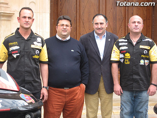 LA CONCEJALÍA DE DEPORTES PRESENTA Y APOYA LA TEMPORADA DE LOS DOS PILOTOS DE MOTONÁUTICA TOTANEROS, ANTONIO COSTA Y FRANCISCO SÁNCHEZ, Foto 1