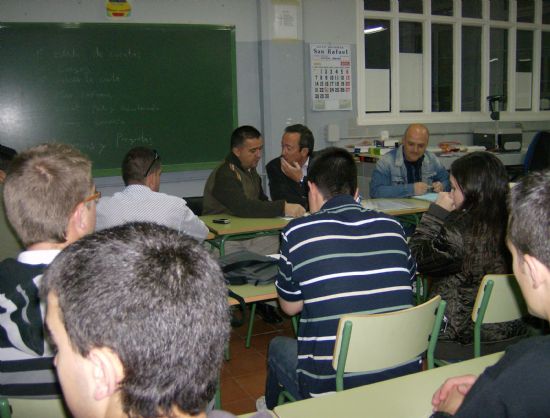 PROTECCIÓN CIVIL DE TOTANA CELEBRA SU PRIMERA ASAMBLEA DEL AÑO 2008 PARA INFORMAR DE LA OFERTA FORMATIVA Y DEL DISPOSITIVO DE SEGURIDAD CON MOTIVO DE LA SUBIDA AUTOMOVILÍSTICA DE LA SANTA, Foto 3