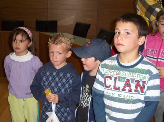 ALUMNOS DE INFANTIL Y PRIMARIA DEL COLEGIO PÚBLICO DE LÉBOR VISITAN EL AYUNTAMIENTO PARA CONOCER DE CERCA LOS SERVICIOS QUE SE PRESTAN Y LAS DEPENDENCIAS MUNICIPALES (2008), Foto 4