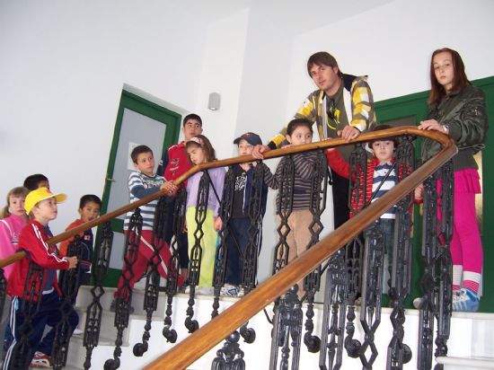 ALUMNOS DE INFANTIL Y PRIMARIA DEL COLEGIO PÚBLICO DE LÉBOR VISITAN EL AYUNTAMIENTO PARA CONOCER DE CERCA LOS SERVICIOS QUE SE PRESTAN Y LAS DEPENDENCIAS MUNICIPALES (2008), Foto 7