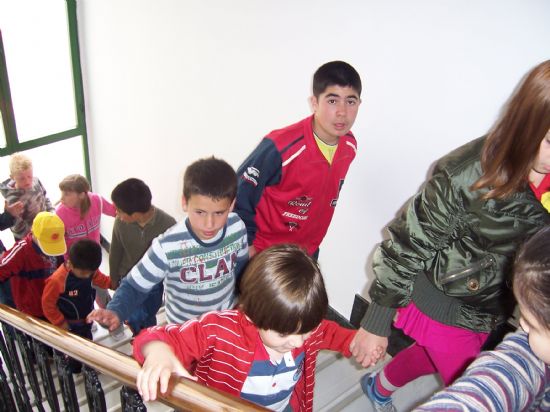 ALUMNOS DE INFANTIL Y PRIMARIA DEL COLEGIO PÚBLICO DE LÉBOR VISITAN EL AYUNTAMIENTO PARA CONOCER DE CERCA LOS SERVICIOS QUE SE PRESTAN Y LAS DEPENDENCIAS MUNICIPALES (2008), Foto 8