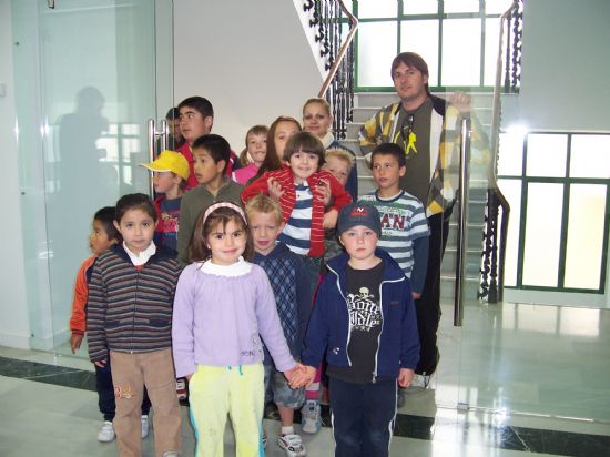 ALUMNOS DE INFANTIL Y PRIMARIA DEL COLEGIO PÚBLICO DE LÉBOR VISITAN EL AYUNTAMIENTO PARA CONOCER DE CERCA LOS SERVICIOS QUE SE PRESTAN Y LAS DEPENDENCIAS MUNICIPALES (2008), Foto 9