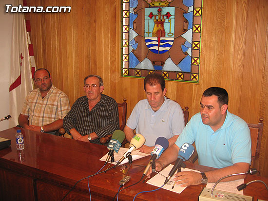 EL AYUNTAMIENTO DE TOTANA SUSCRIBE EL PRIMER CONVENIO CON LA ASOCIACIÓN DE TRANSPORTISTAS PARA LA REALIZACIÓN DE LABORES DE DIFUSIÓN Y PUBLICIDAD DE ESTA ENTIDAD, Foto 1