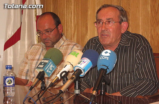 EL AYUNTAMIENTO DE TOTANA SUSCRIBE EL PRIMER CONVENIO CON LA ASOCIACIÓN DE TRANSPORTISTAS PARA LA REALIZACIÓN DE LABORES DE DIFUSIÓN Y PUBLICIDAD DE ESTA ENTIDAD, Foto 2