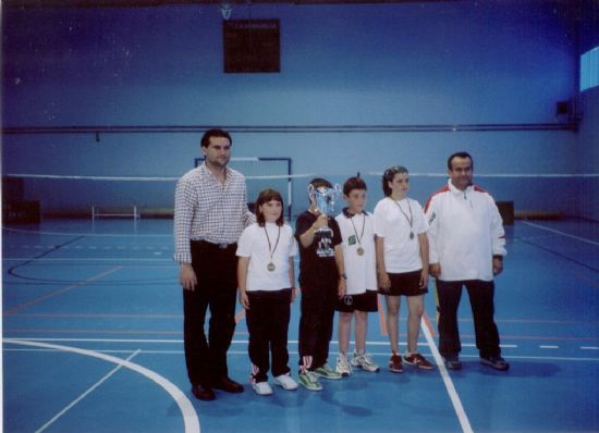33 ESCOLARES TOTANEROS PARTICIPARON EN LA FINAL REGIONAL DE BADMINTON DE DEPORTE ESCOLAR CELEBRADA EL PASADO SÁBADO 13 DE MAYO EN TORRES DE COTILLAS, CON SIETE CAMPEONES REGIONALES EN DIFERENTES CATEGORÍAS, Foto 1