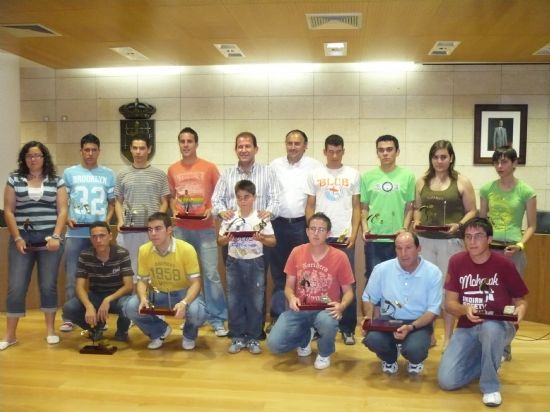 LA CONCEJALÍA DE DEPORTES ENTREGA UN TOTAL DE 10.500 EUROS EN BECAS A LOS 14 DEPORTISTAS TOTANEROS MÁS DESTACADOS, Foto 1