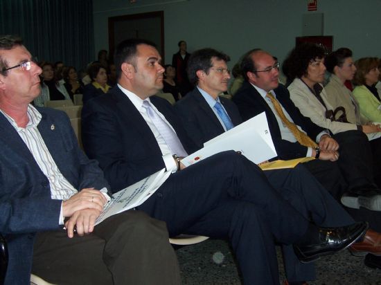 AUTORIDADES MUNICIPALES, FAMILIARES DE ENFERMOS Y EXPERTOS ASISTEN A LAS II JORNADAS DE ENFERMEDADES RARAS DE LA REGIÓN DE MURCIA, CELEBRADAS EN LORCA, Foto 1