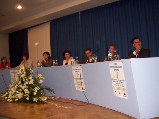 AUTORIDADES MUNICIPALES, FAMILIARES DE ENFERMOS Y EXPERTOS ASISTEN A LAS II JORNADAS DE ENFERMEDADES RARAS DE LA REGIÓN DE MURCIA, CELEBRADAS EN LORCA, Foto 2