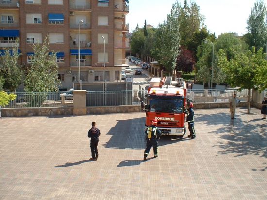 CUERPOS DE EMERGENCIAS Y SEGURIDAD REALIZAN SIMULACRO INCENDIO COLEGIO “LA MILAGROSA” DE TOTANA EVACUANDO MÁS DE 600 ALUMNOS , Foto 7
