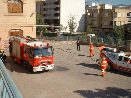 CUERPOS DE EMERGENCIAS Y SEGURIDAD REALIZAN SIMULACRO INCENDIO COLEGIO “LA MILAGROSA” DE TOTANA EVACUANDO MÁS DE 600 ALUMNOS , Foto 8
