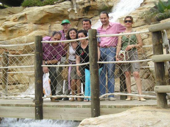 USUARIOS DEL SERVICIO DE ATENCIÓN SOCIAL A PERSONAS CON PROBLEMAS GRAVES DE SALUD MENTAL REALIZAN UNA VISITA AL CENTRO DE OCIO: “MINI HOLLYWOOD y RESERVA ZOOLOGICA” DE ALMERIA, Foto 2