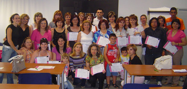 SE ENTREGAN LOS DISPLOMAS DE LOS PRIMEROS CURSOS DE ALFABETIZACIÓN A LAS NUEVAS TECNOLOGÍAS DE LA INFORMACIÓN Y LA COMUNICACIÓN DEL PROYECTO MAGAP-EMPLEO, Foto 1