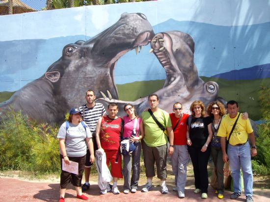 LOS USUARIOS DEL SERVICIO DE APOYO PSICOSOCIAL VISITAN EL PARQUE ZOOLÓGICO Y ACUÁTICO DE “TERRA NATURA”, Foto 1