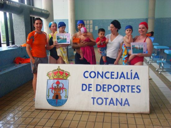 SE CLAUSURAN LOS CURSOS DE NATACIÓN EN LA PISCINA CUBIERTA CLIMATIZADA CON UNA GRAN FIESTA ACUÁTICA, Foto 3