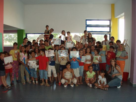 LOS PROYECTOS DE “PROMOCIÓN EDUCATIVA” Y “DINAMIZACIÓN SOCIAL EN BARRIOS” QUE LLEVA A CABO “EL CANDIL” SE DESPIDEN DURANTE LA ÉPOCA ESTIVAL CON LA CELEBRACIÓN DE UNA GRAN FIESTA EN LA EDUTECA “PUZZLE”, Foto 1