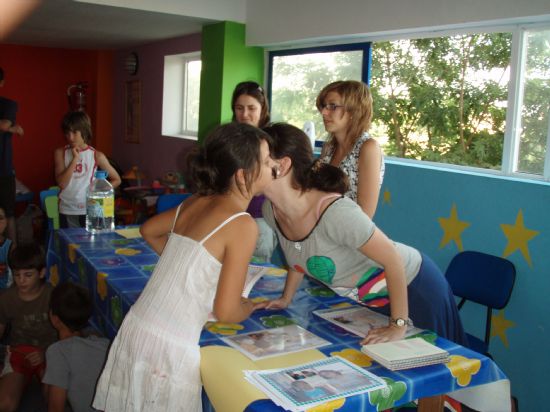 LOS PROYECTOS DE “PROMOCIÓN EDUCATIVA” Y “DINAMIZACIÓN SOCIAL EN BARRIOS” QUE LLEVA A CABO “EL CANDIL” SE DESPIDEN DURANTE LA ÉPOCA ESTIVAL CON LA CELEBRACIÓN DE UNA GRAN FIESTA EN LA EDUTECA “PUZZLE”, Foto 6