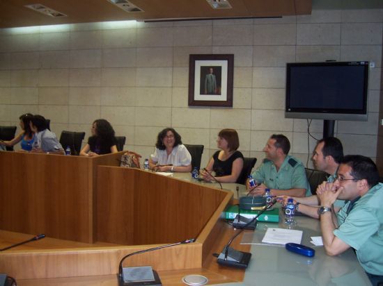 RESPONSABLES DE LAS CONCEJALÍAS DE MUJER E IGUALDAD DE OPORTUNIDADES Y DE BIENESTAR SOCIAL MANTIENEN LA SEGUNDA REUNIÓN CON LOS AGENTES IMPLICADOS EN LA INTERVENCIÓN DE LA VIOLENCIA DE GÉNERO, Foto 2