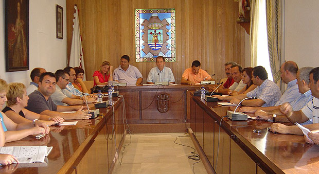 PLENO APRUEBA INSTAR A LA CONSEJERÍA DE AGRICULTURA Y AL MINISTERIO A ESTABLECER LAS MÁXIMAS AYUDAS ECONÓMICAS QUE PALIEN LA CRISIS DEL SECTOR DEL PIMIENTO DE BOLA EN TOTANA, Foto 1