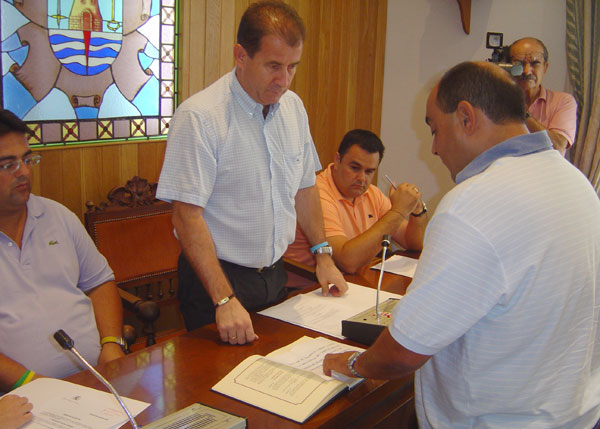 TOMA POSESIÓN EL NUEVO CONCEJAL JOSÉ MANUEL GONZÁLEZ MOLINA (PP) QUE SUSTITUYE A ANTONIO JOSÉ ALIAGA, Foto 1