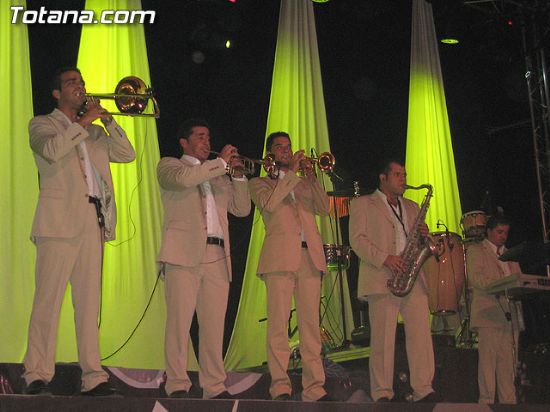 LAS FIESTAS DEL PARETÓN-CANTAREROS CELEBRAN EL DÍA DE SAN ROQUE CON UN CONCURSO DE DEGUSTACIÓN DE PAELLAS, LA II TIRADA DE HUESOS DE OLIVA Y MÚSICA DE LA ORQUESTA MUNDIAL SHOW, Foto 1