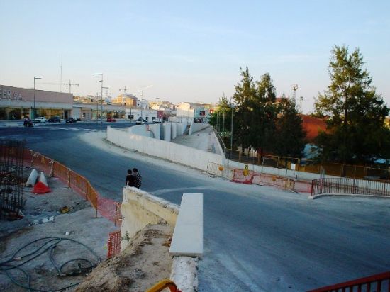 IU EN TOTANA INFORMA QUE CONCEJALES DE SU FORMACIÓN SE REÚNEN CON VECINOS DEL BARRIO LAS PERAS ANTE LA CAÓTICA SITUACIÓN DEL TRÁFICO POR LAS OBRAS DE LA AVDA. JUAN CALOS I, Foto 1