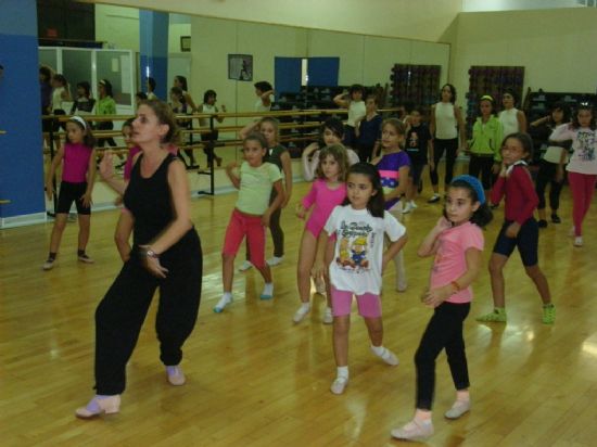 CERCA DE 800 PERSONAS SE INSCRIBEN EN LOS PROGRAMAS DE “ESCUELAS DEPORTIVAS” Y “ACTIVIDADES DEPORTIVAS PARA ADULTOS” PUESTOS EN MARCHA POR LA CONCEJALÍA DE DEPORTES (2007), Foto 5