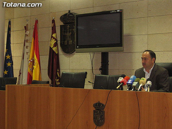 EL PORTAVOZ DEL EQUIPO DE GOBIERNO MUNICIPAL OFRECIÓ UNA RUEDA DE PRENSA SOBRE EL FUNCIONAMIENTO DE LOS ACUERDOS QUE SE FIJARON CON LOS GRUPOS POLÍTICOS DE LA OPOSICIÓN, Foto 1
