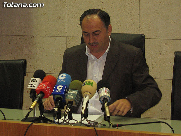 EL PORTAVOZ DEL EQUIPO DE GOBIERNO MUNICIPAL OFRECIÓ UNA RUEDA DE PRENSA SOBRE EL FUNCIONAMIENTO DE LOS ACUERDOS QUE SE FIJARON CON LOS GRUPOS POLÍTICOS DE LA OPOSICIÓN, Foto 2