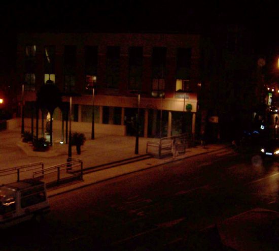 EL AYUNTAMIENTO Y VARIOS ESTABLECIMIENTOS COMERCIALES SE SUMAN AL APAGÓN FRENTE AL CAMBIO CLIMÁTICO (2007), Foto 2