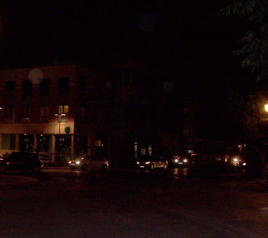 EL AYUNTAMIENTO Y VARIOS ESTABLECIMIENTOS COMERCIALES SE SUMAN AL APAGÓN FRENTE AL CAMBIO CLIMÁTICO (2007), Foto 3