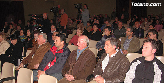 EL ALCALDE Y LA CONCEJAL DE CULTURA PRESENTAN EL LIBRO GANADOR DEL VI PREMIO DE INVESTIGACIÓN HISTÓRICA “ALPORCHÓN” QUE VERSA SOBRE LA TRADICIÓN HISTÓRICA DE LA ARTESANÍA LOCAL   , Foto 6