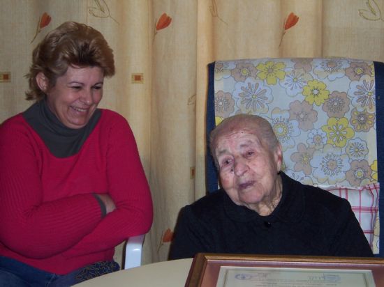 EL AYUNTAMIENTO RINDE UN HOMENAJE A LAS DOS VECINAS CENTENARIAS MAYORES DEL MUNICIPIO ÁGUEDA CRESPO Y DOLORES MELLADO, DE 103 Y 101 AÑOS REPECTIVAMENTE, Foto 7