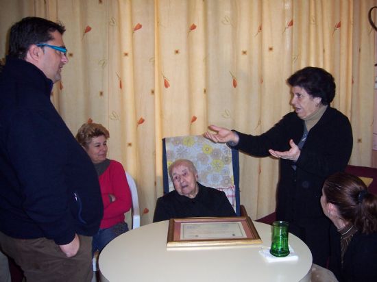 EL AYUNTAMIENTO RINDE UN HOMENAJE A LAS DOS VECINAS CENTENARIAS MAYORES DEL MUNICIPIO ÁGUEDA CRESPO Y DOLORES MELLADO, DE 103 Y 101 AÑOS REPECTIVAMENTE, Foto 8