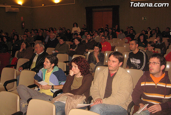 MIEMBROS DE LA PLATAFORMA CIUDADANA “NO A ESTE PLAN URBANÍSTICO” HICIERON UNA PRIMERA VALORACIÓN DE LA REUNIÓN CELEBRADA EL PASADO VIERNES EN EL CENTRO SOCIOCULTURAL “LA CÁRCEL”, Foto 3