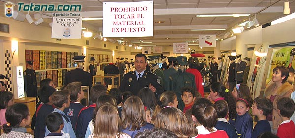 MÁS DE 3.000 PIEZAS CONFORMAN LA NUEVA EXPOSICIÓN SOBRE EL MUSEO DE LA POLICÍA LOCAL QUE PERMANECERÁ ABIERTA HASTA EL DÍA 10 DE ABRIL EN LA SALA GREGORIO CEBRIÁN, Foto 3