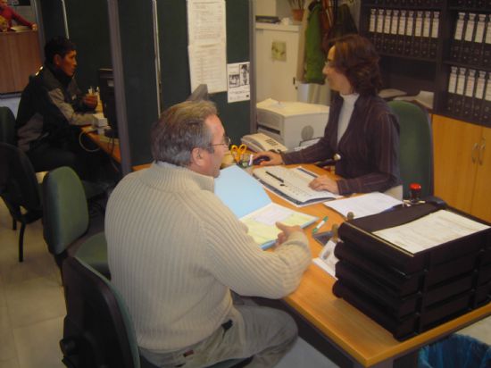 LA BRIGADA DEL CONSULADO DE ECUADOR VUELVE A TOTANA PARA FACILITAR EL PRE-EMPADRONAMIENTO PARA EL PROCESO DE ELECCIONES PRESIDENCIALES DE ECUADOR , Foto 1