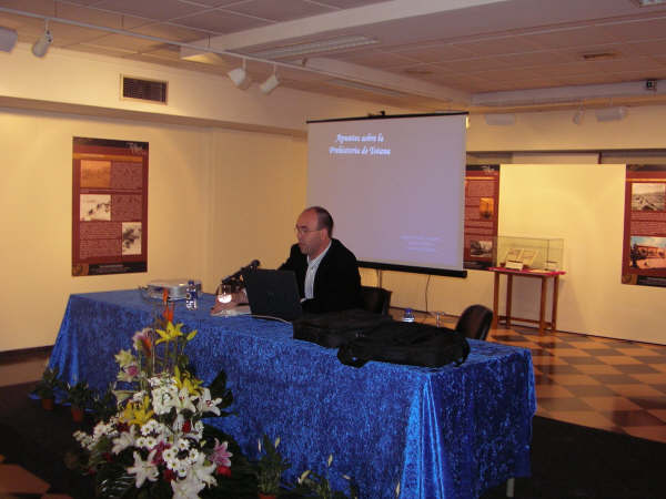 CONFERENCIA SOBRE LA PRESHISTORIA DE TOTANA A CARGO DEL PROFESOR TITULAR DE LA UNIVERSIDAD DE MURCIA JOAQUÍN LOMBA MAURANDI, Foto 1