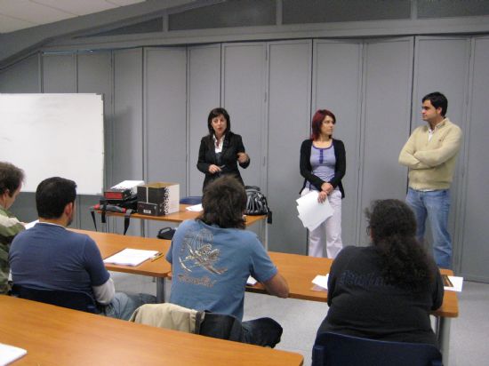 INAUGURAN EL CURSO “BÁSICO DE PREVENCIÓN DE RIESGOS LABORALES”, EN EL CENTRO DE DESARROLLO LOCAL, DIRIGIDO A EMPRESARIOS AUTÓNOMOS Y TRABAJADORES DE PYMES, Foto 3