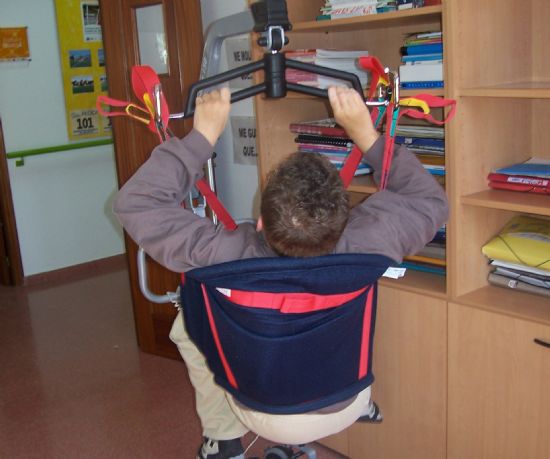 EL CENTRO OCUPACIONAL “JOSÉ MOYÁ” ADQUIERE EQUIPAMIENTO PARA FACILITAR LA MOVILIZACIÓN DE LOS USUARIOS DEPENDIENTES (2008), Foto 1