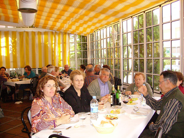 UNOS CIEN SOCIOS DEL CENTRO MUNICIPAL DE PERSONAS MAYORES DISFRUTAN DE LA ESTANCIA EN EL BALNEARIO DE ARCHENA, Foto 2