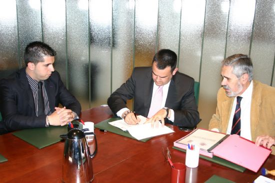 EL AYUNTAMIENTO DE TOTANA SUSCRIBE UN CONVENIO CON EL MINISTERIO DEL INTERIOR PARA INICIAR LA CONSTRUCCIÓN DEL EDIFICIO QUE ALBERGARÁ LA NUEVA CASA CUARTEL DE LA GUARDIA CIVIL EN LA YESERA (2008), Foto 2