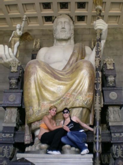 LOS ALUMNOS DEL AULA OCUPACIONAL REALIZAN UNA EXCURSIÓN DE FIN DE CURSO AL PARQUE DE ATRACCIONES DE “TERRA MÍTICA” EN BENIDORM, Foto 3