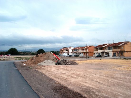 SEGUN IU + LOS VERDES, “VECINOS DEL BARRIO OLIMPICO Y LAS PERAS, PONEN DE MANIFIESTO A LOS CONCEJALES DE IU+LV, EL INCUMPLIMIENTO DEL GOBIERNO DEL PP ANTE EL RIESGO DE INUNDACIONES QUE SUFREN POR EL AUMENTO DE PLUVIALES, Foto 1